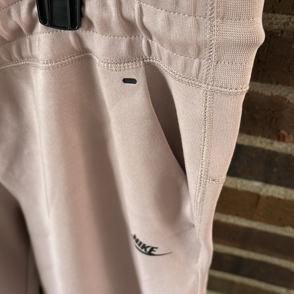 Women’s Nike Tech Jogger Pants, XXL, Diffused Taupe/ Black - Picture 3 of 11